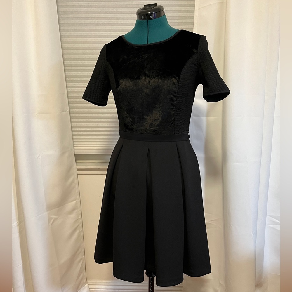 Elie Tahari Black Dress sz 4